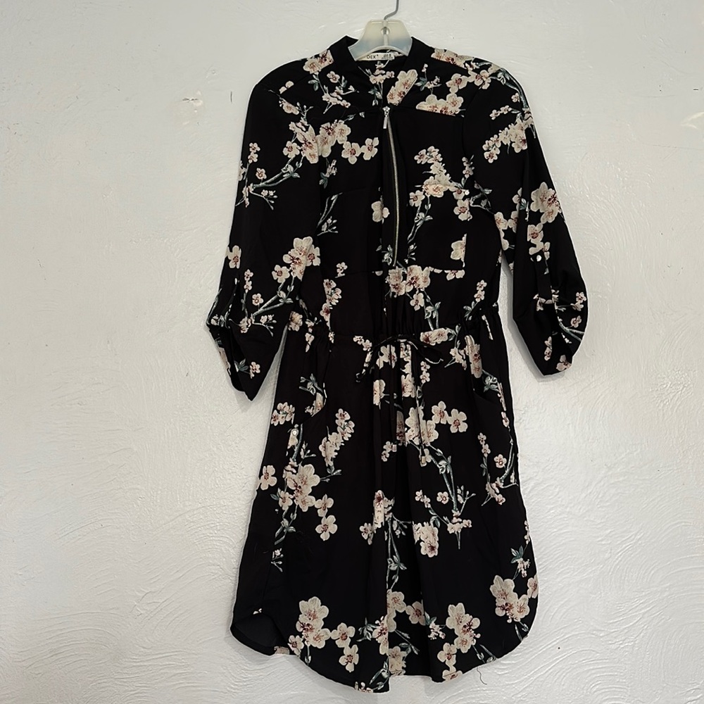 Dex size medium zip up with pockets and draw string waist dress